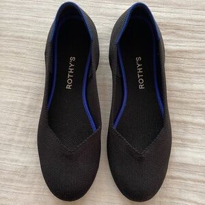 Rothy's black round-toe flat